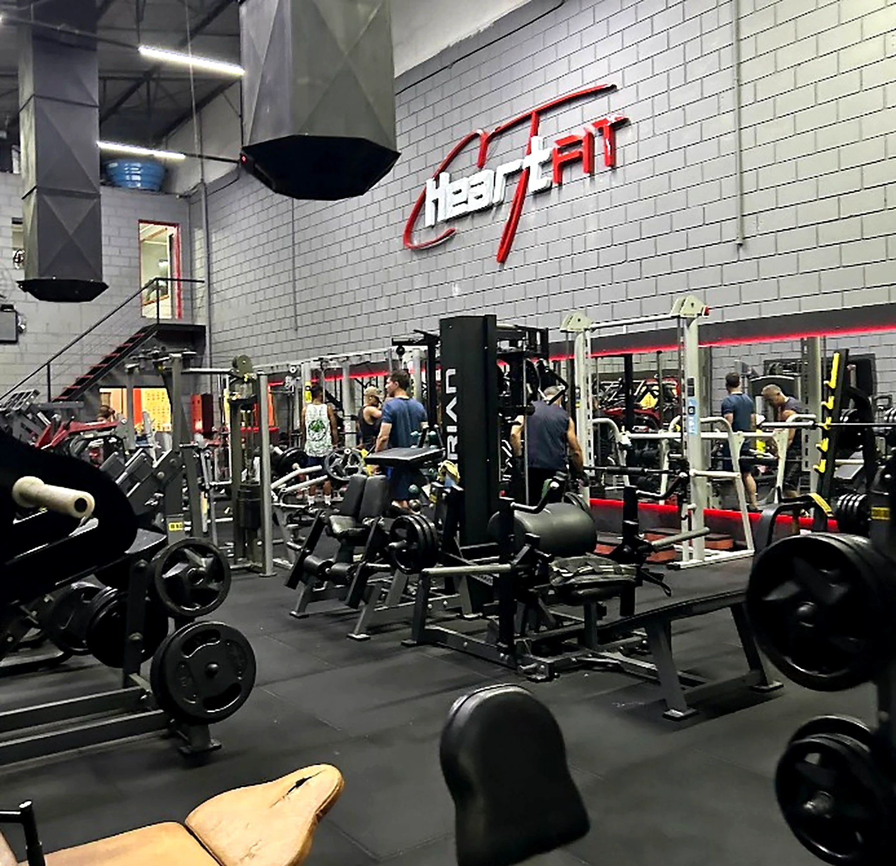 Espaço interno da academia CT Heart Fit